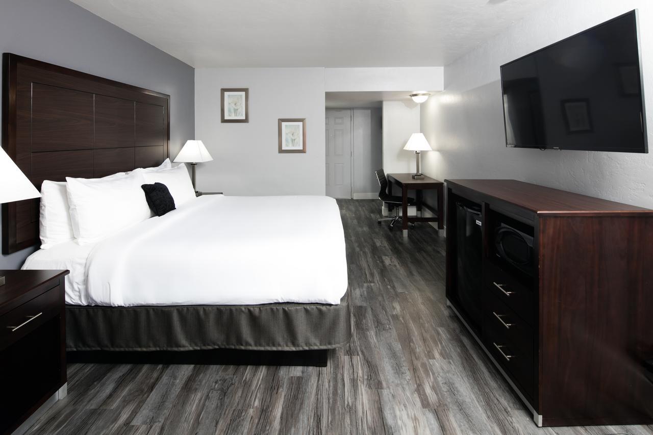 Red Lion Inn & Suites Tucson Downtown Exterior photo