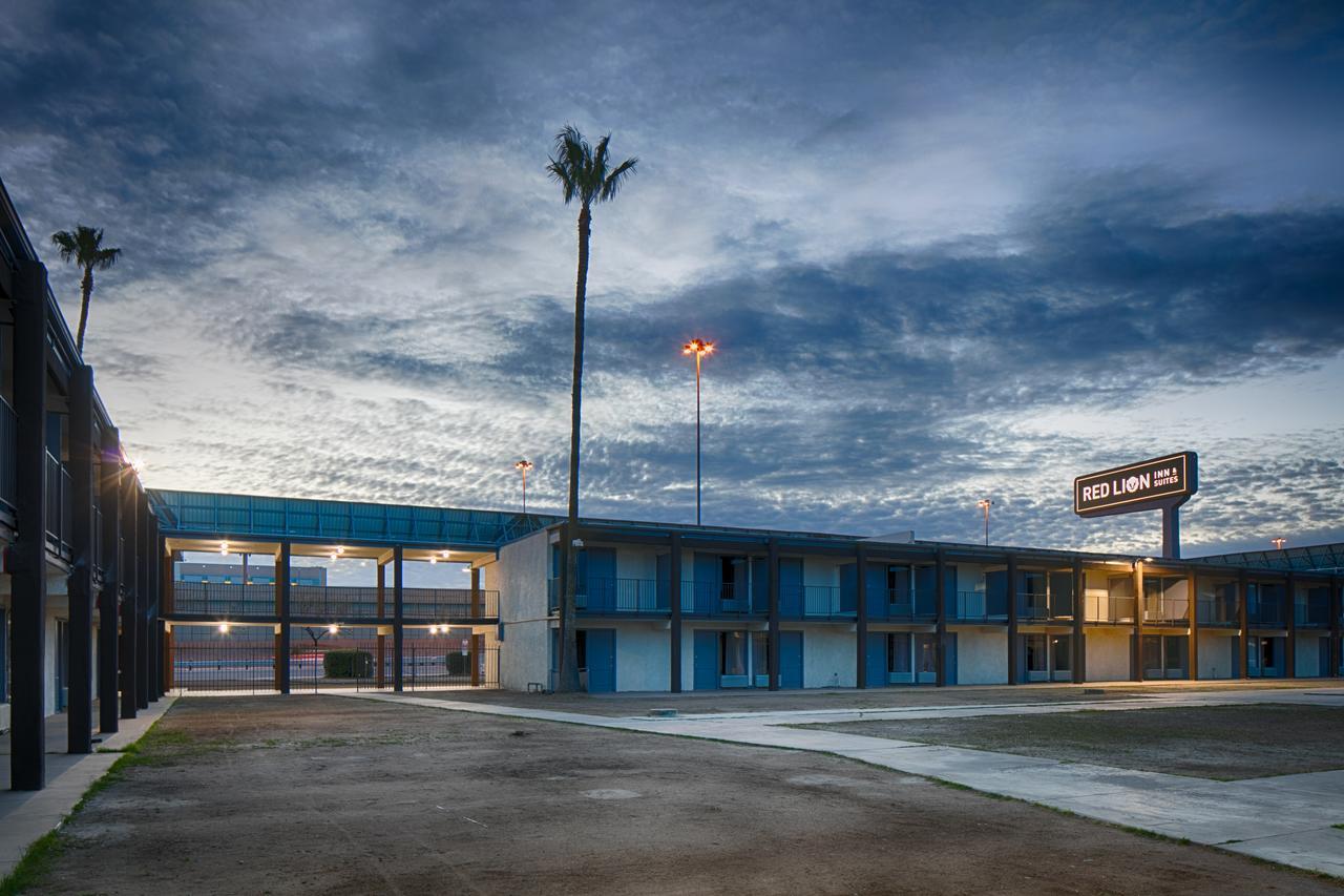 Red Lion Inn & Suites Tucson Downtown Exterior photo